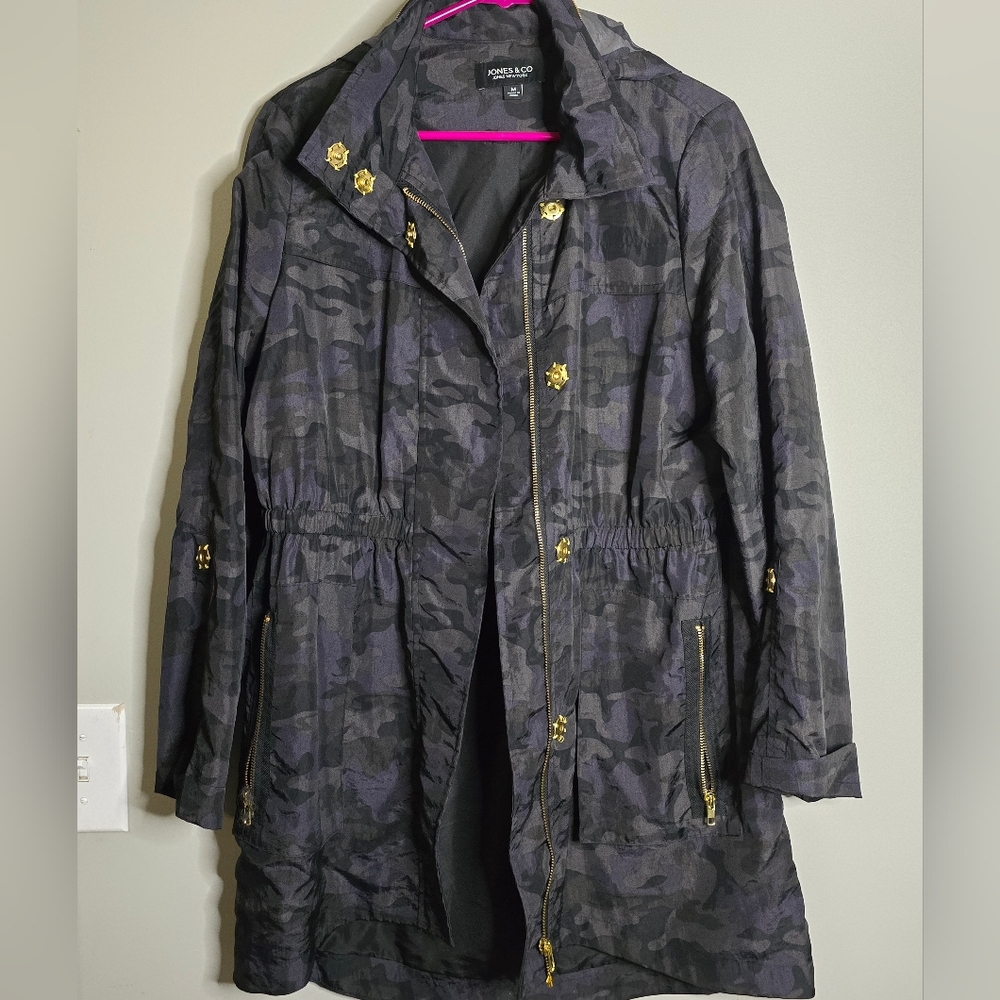 Jones And Co. lightweight jacket size Med. New without tags.